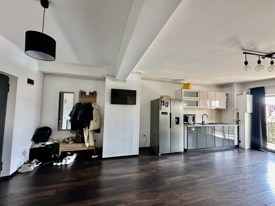 Apartament spațios, cu chiriași preluați, balcon și parcare – bloc din 2020