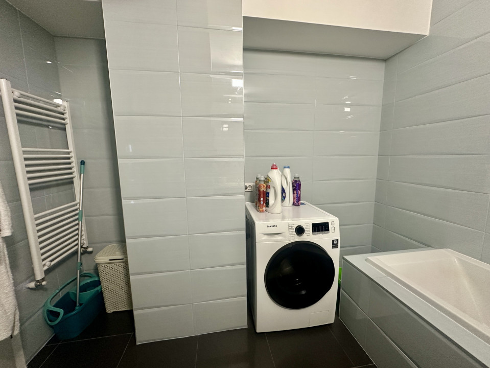 Apartament spațios, cu chiriași preluați, balcon și parcare – bloc din 2020