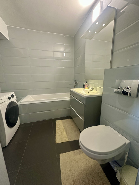 Apartament spațios, cu chiriași preluați, balcon și parcare – bloc din 2020