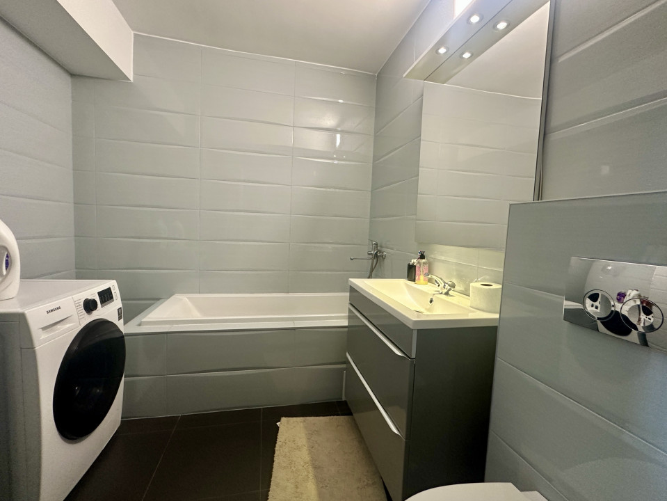 Apartament spațios, cu chiriași preluați, balcon și parcare – bloc din 2020