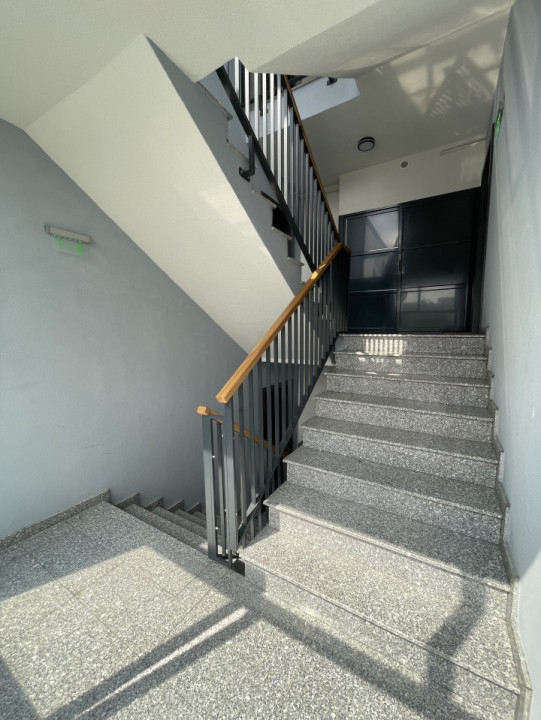 Apartament 4 camere, garaj și loc de joacă în curte privată