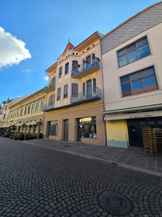 Bijuterie Art Nouveau în inima Oradiei – apartament ultracentral pe Str. Vasile 