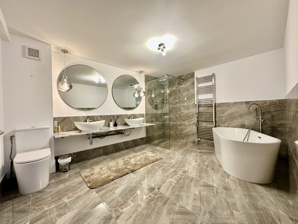 Vilă de lux cu vedere la Munții Bucegi, aproape de Castelul Bran, COMISION 0%!!