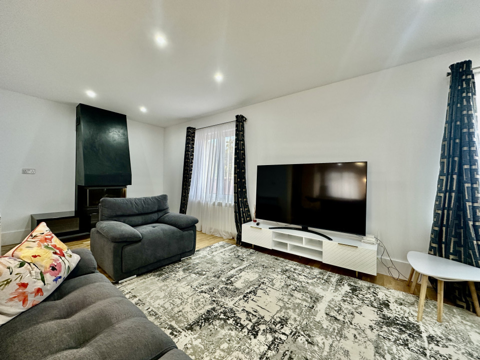 Vilă de lux cu vedere la Munții Bucegi, aproape de Castelul Bran, COMISION 0%!!