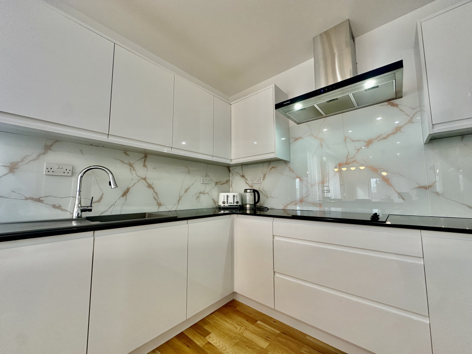 Vilă de lux cu vedere la Munții Bucegi, aproape de Castelul Bran, COMISION 0%!!