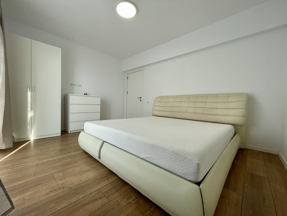 Prima închiriere 3 camere, 2 balcoane,  garaj și boxă