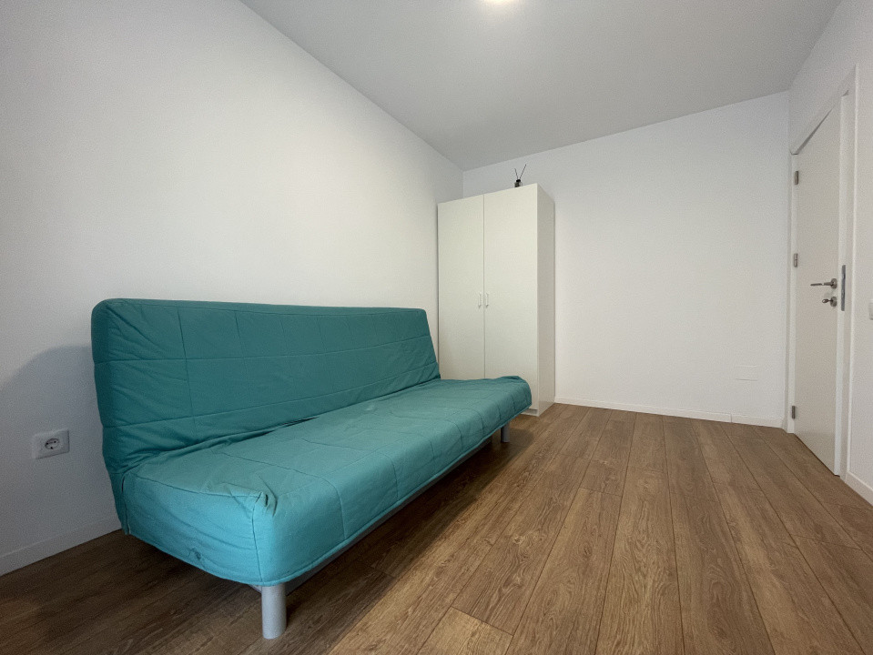 Prima închiriere 3 camere, 2 balcoane,  garaj și boxă