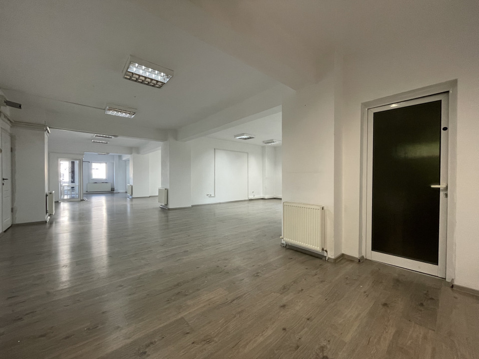 Birou 200mp, terasă 30mp, 2 parcări subterane, cu preluare chiriași