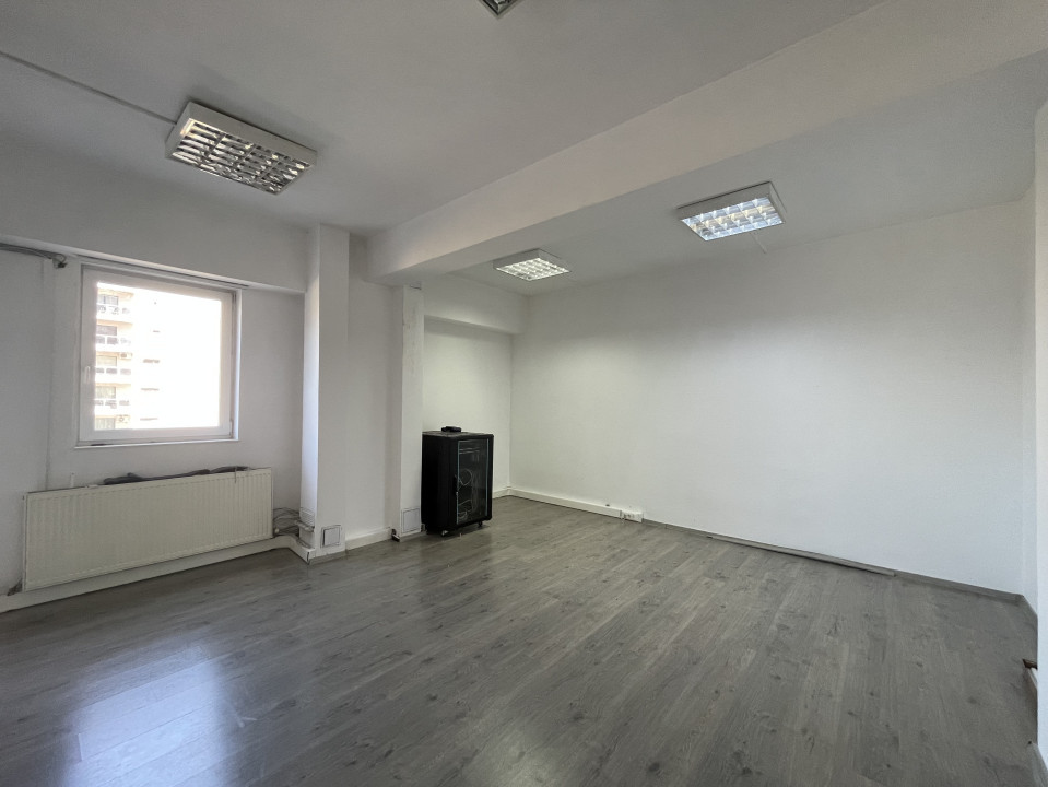 Birou 200mp, terasă 30mp, 2 parcări subterane, cu preluare chiriași