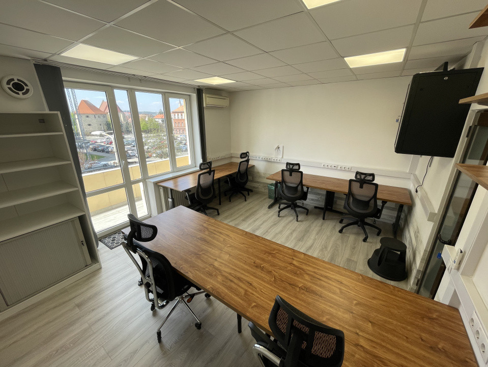 Cameră în spațiu birouri în Piața Cipariu