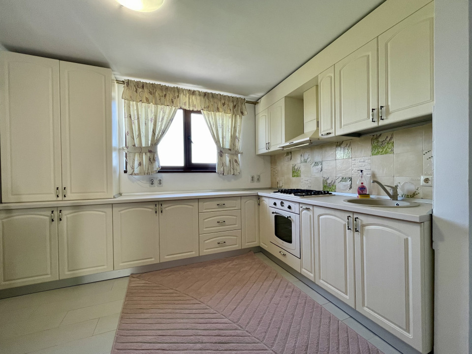 Închiriere apartament decomandat cu terasă și loc de parcare