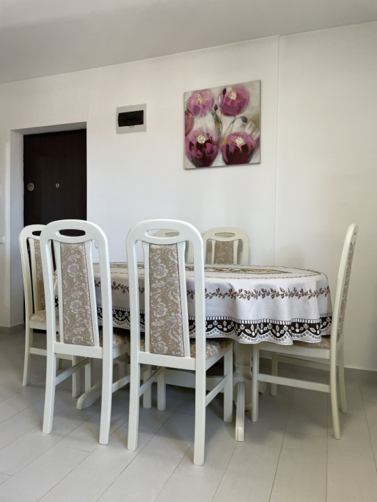 Închiriere apartament decomandat cu terasă și loc de parcare