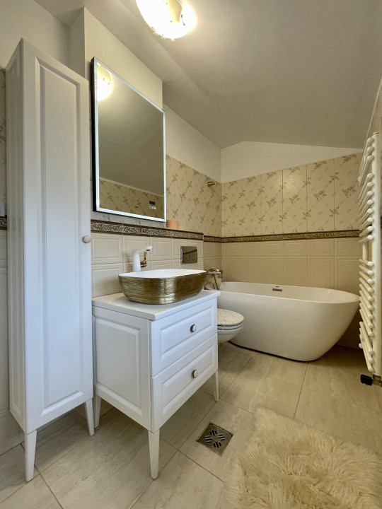 Închiriere apartament decomandat cu terasă și loc de parcare