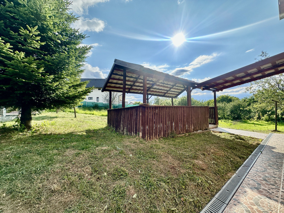 Casă spațioasă și modernă cu curte înierbată în Feleacu