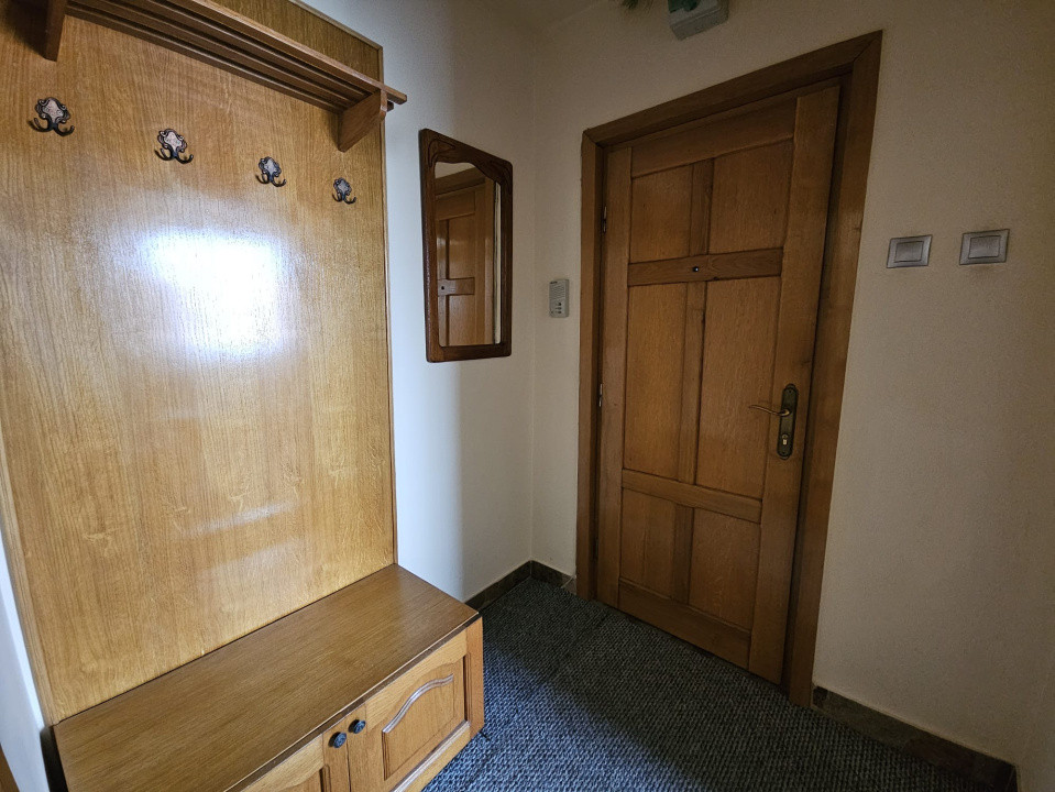 2 camere, renovat, bucătărie separată și parcare