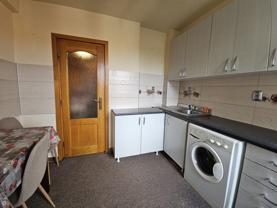 2 camere, renovat, bucătărie separată și parcare