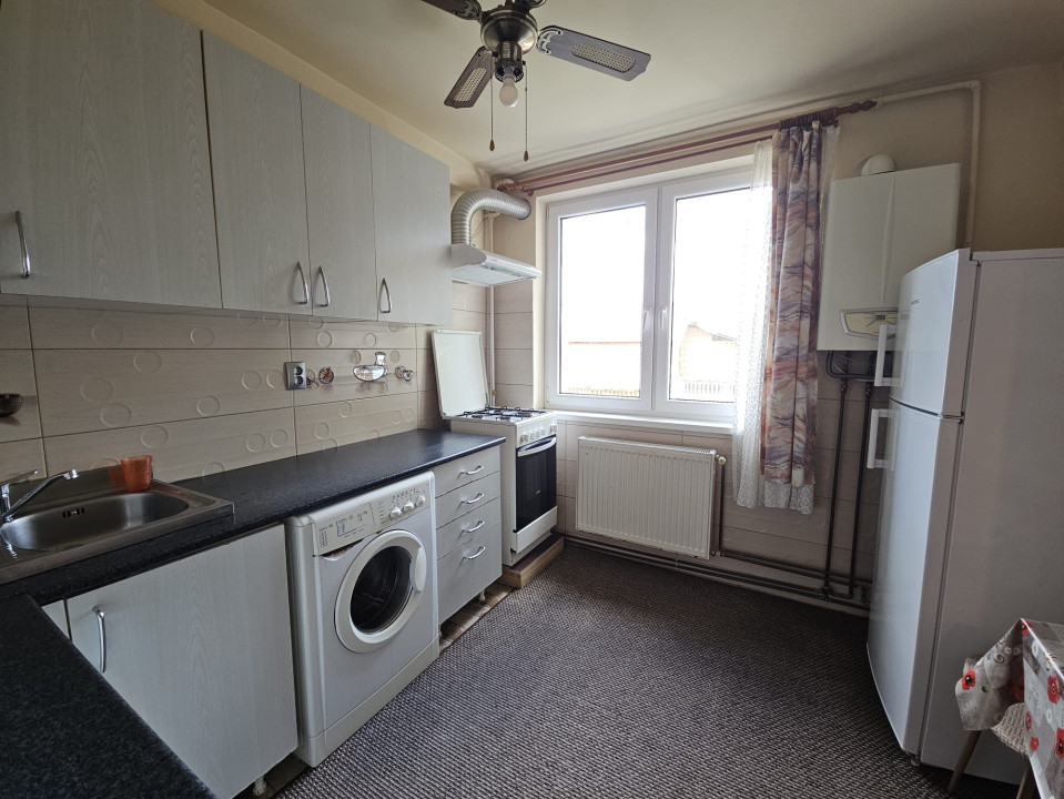 2 camere, renovat, bucătărie separată și parcare