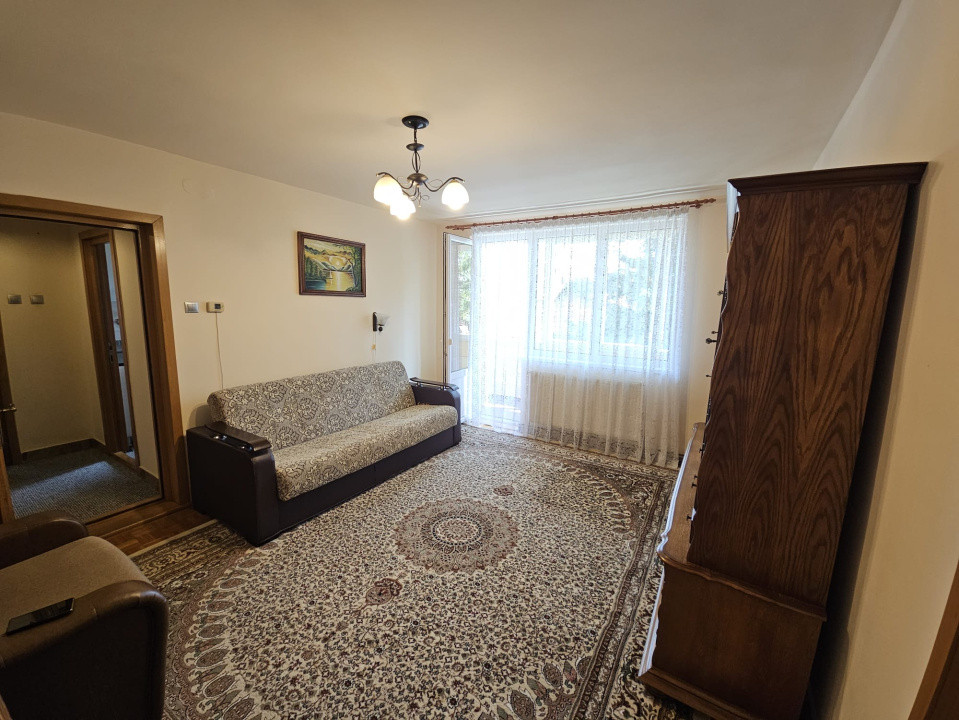 2 camere, renovat, bucătărie separată și parcare