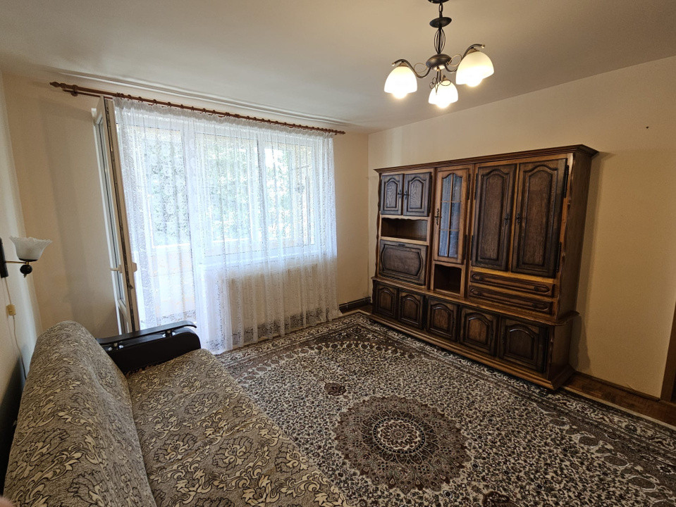 2 camere, renovat, bucătărie separată și parcare