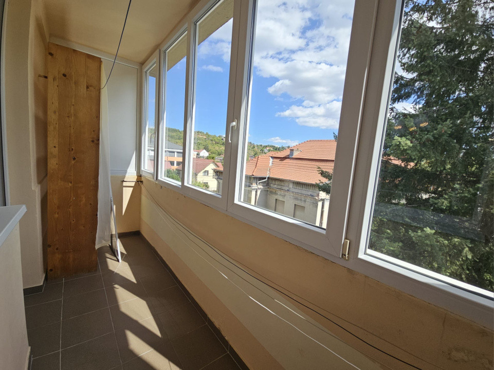 2 camere, renovat, bucătărie separată și parcare