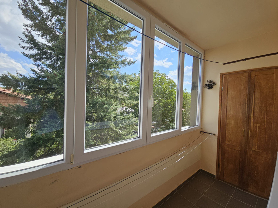 2 camere, renovat, bucătărie separată și parcare