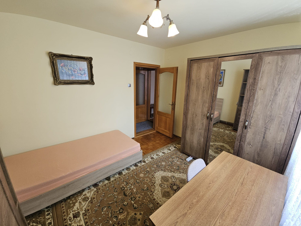 2 camere, renovat, bucătărie separată și parcare