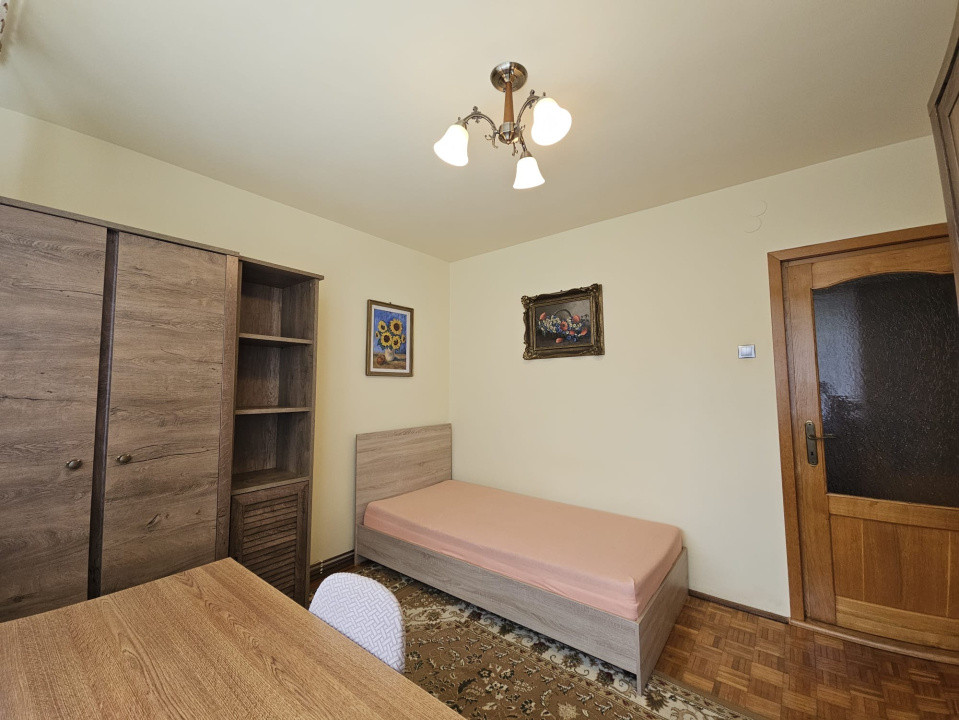 2 camere, renovat, bucătărie separată și parcare
