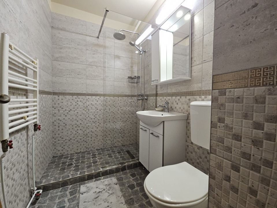2 camere, renovat, bucătărie separată și parcare
