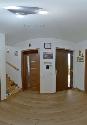 Casa individuala alipita cu priveliste, zona Polus / Vivo