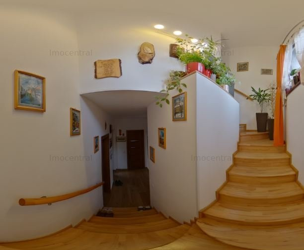 Casa individuala alipita cu priveliste, zona Polus / Vivo