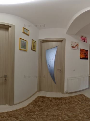 Casa individuala alipita cu priveliste, zona Polus / Vivo