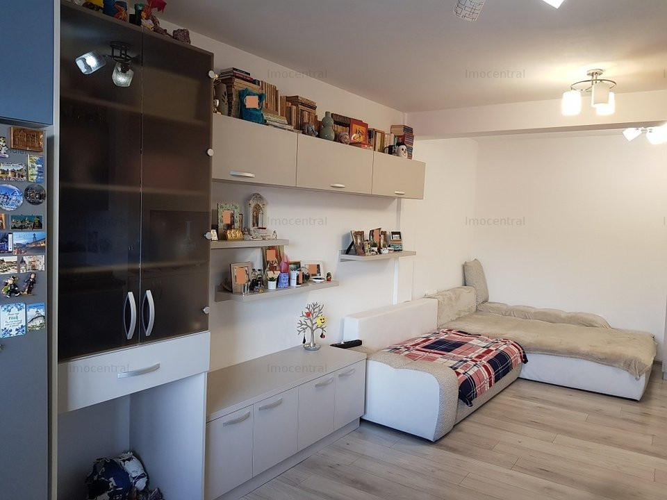 Apartament cu parcare, zona Primaria Floresti