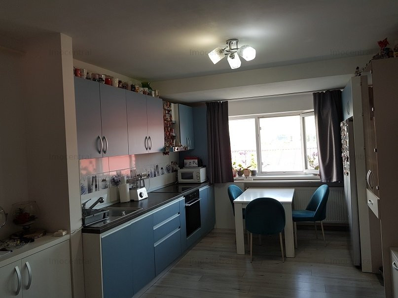 Apartament cu parcare, zona Primaria Floresti