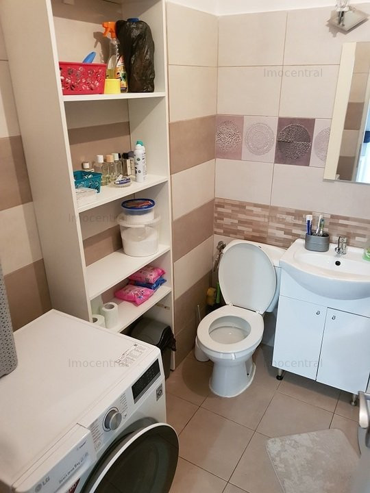 Apartament cu parcare, zona Primaria Floresti