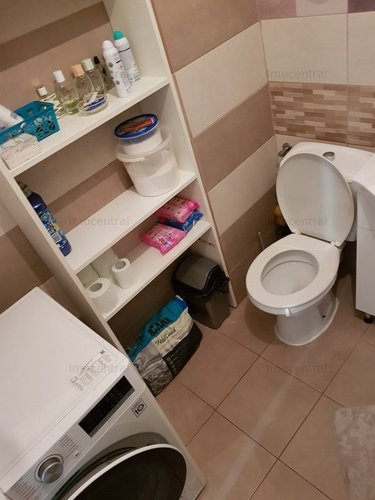 Apartament cu parcare, zona Primaria Floresti