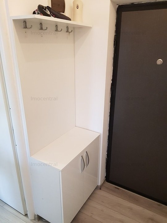 Apartament cu parcare, zona Primaria Floresti