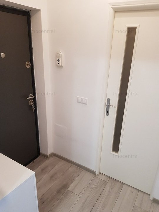 Apartament cu parcare, zona Primaria Floresti