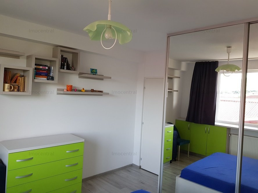 Apartament cu parcare, zona Primaria Floresti