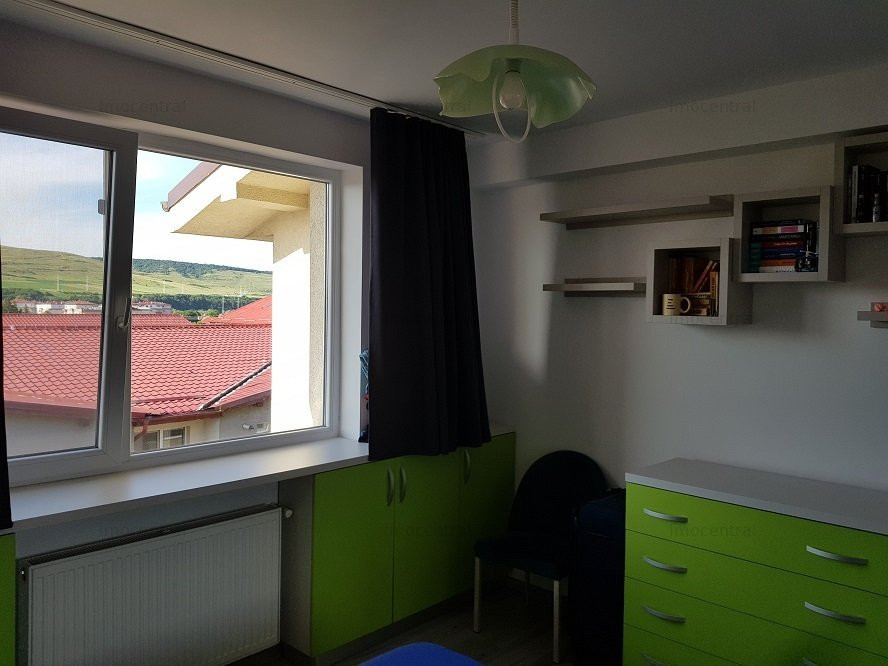 Apartament cu parcare, zona Primaria Floresti