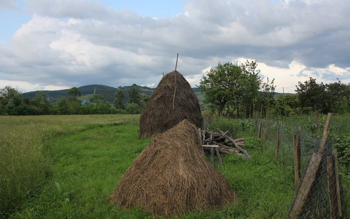 Teren cu casa, aprox. 40 Km de orasul Cluj -Napoca.