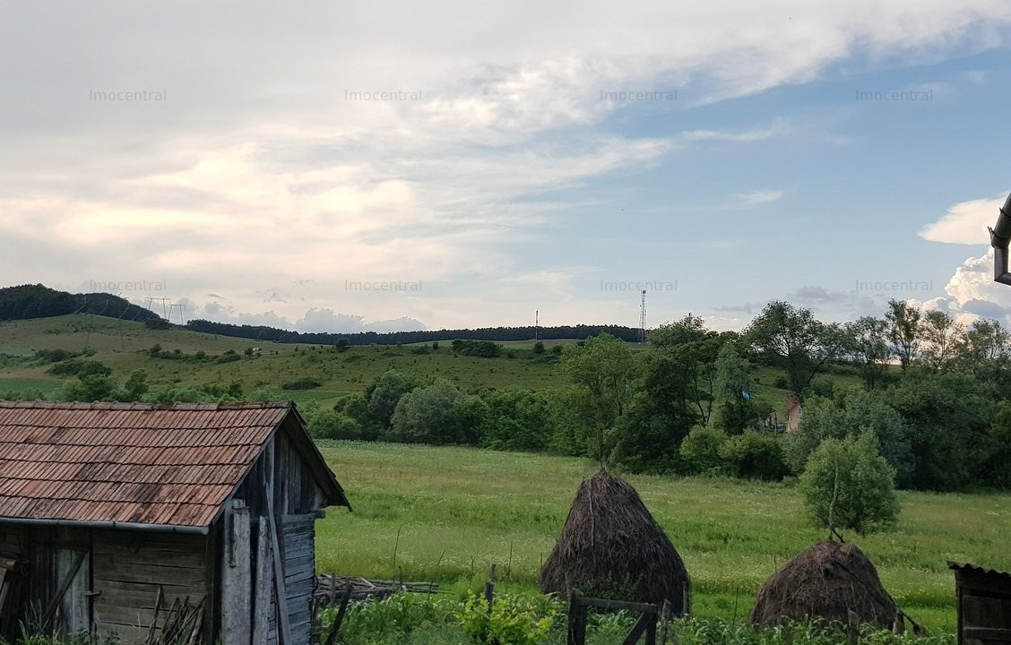 Teren cu casa, aprox. 40 Km de orasul Cluj -Napoca.