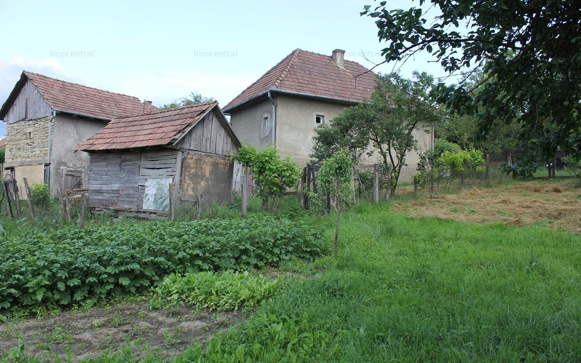 Teren cu casa, aprox. 40 Km de orasul Cluj -Napoca.