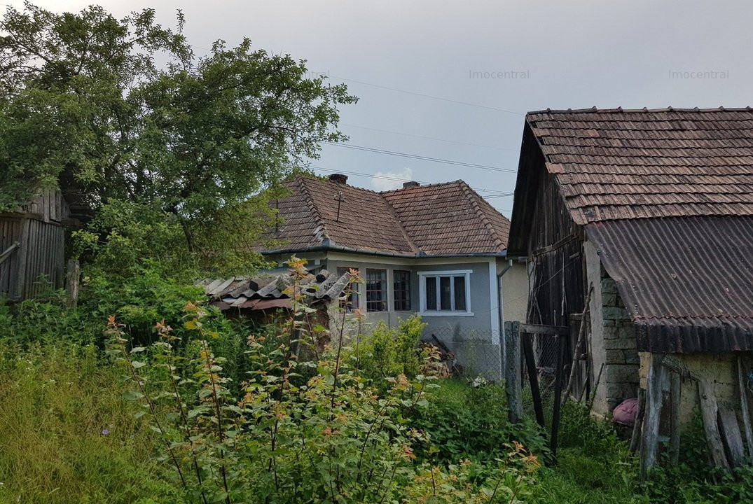 Teren cu casa, aprox. 40 Km de orasul Cluj -Napoca.