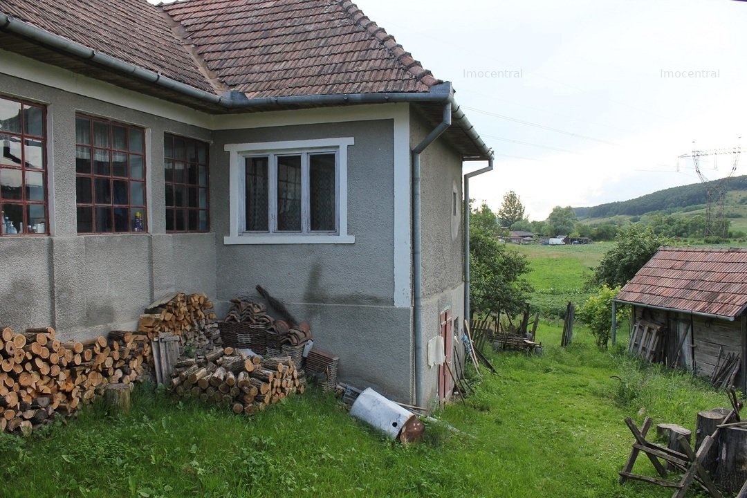 Teren cu casa, aprox. 40 Km de orasul Cluj -Napoca.