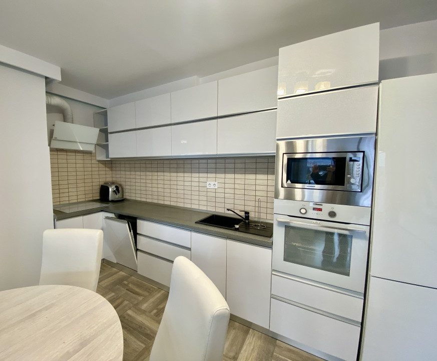 Apartament 3 camere de LUX cu terasa, BBQ, spatios si luminos -  Centru