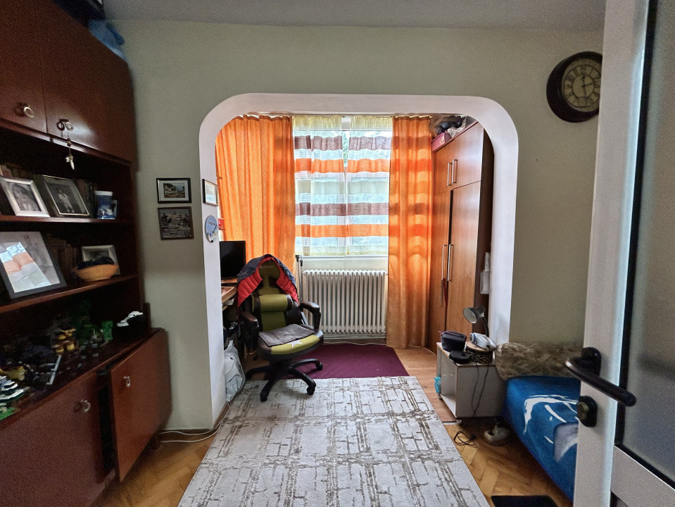 Apartament de vanzare 3 camere, zona scoala Octavian Goga, Manastur ,Cluj-Napoca