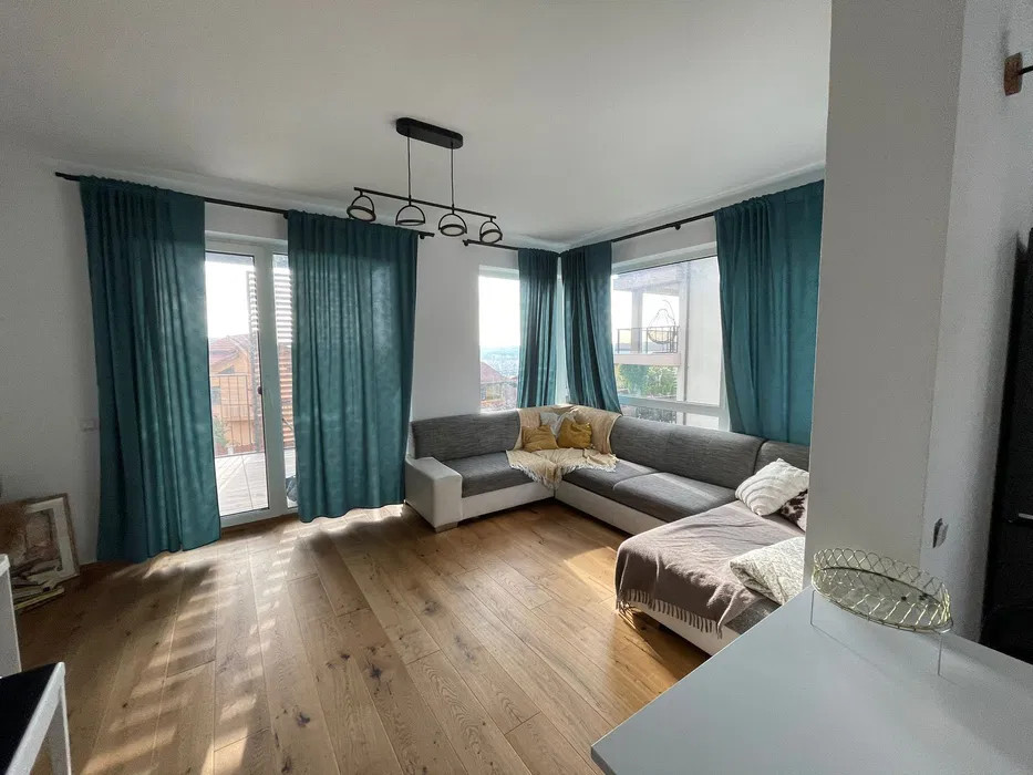 Apartament cu 4 camere, modern, garaj inclus, parc pentru copii în curte, EUROPA