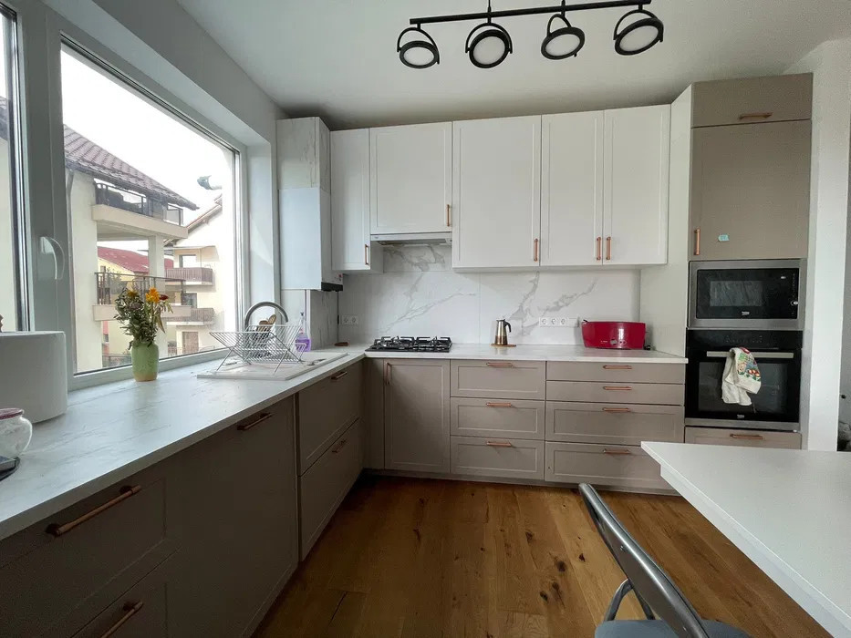 Apartament cu 4 camere, modern, garaj inclus, parc pentru copii în curte, EUROPA