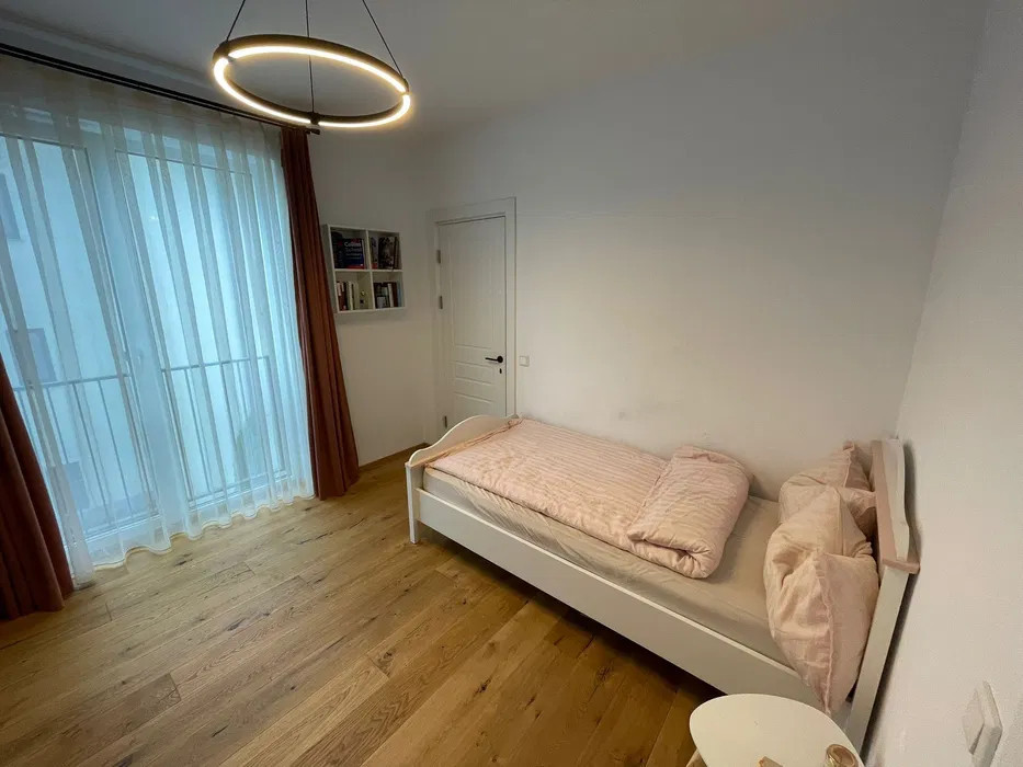 Apartament cu 4 camere, modern, garaj inclus, parc pentru copii în curte, EUROPA