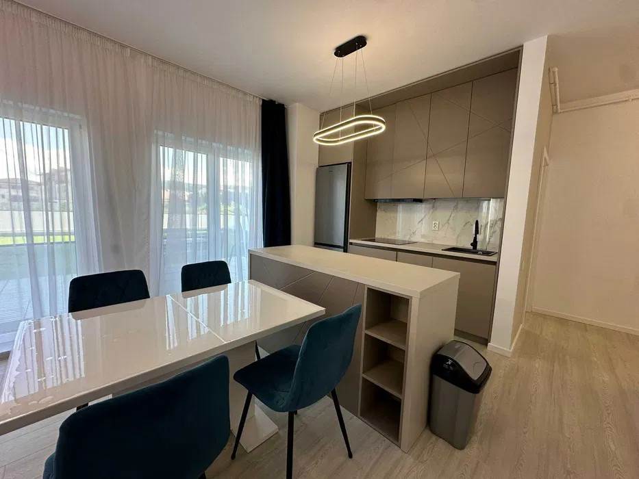 Apartament cu 3 camere si terasa de 100mp, zonă liniștită